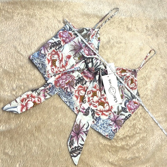 LF THREE DAYS Floral Beaute Top - Picture 5 of 6